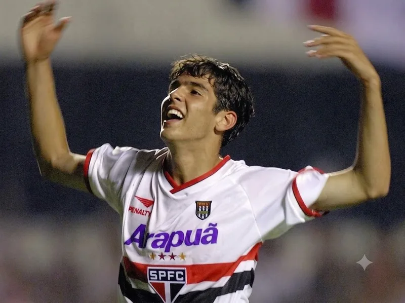 Kaká thời trẻ trong màu áo São Paulo trước khi bước sang châu Âu