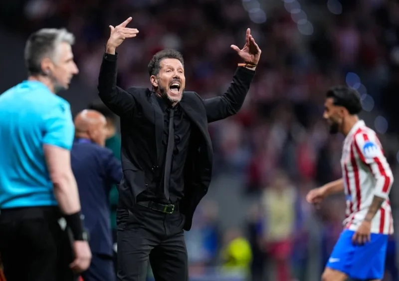 Chiến thuật của Diego Simeone đề cao kỷ luật vị trí, khả năng phòng ngự tập thể và chuyển trạng thái nhanh trong từng trận đấu.