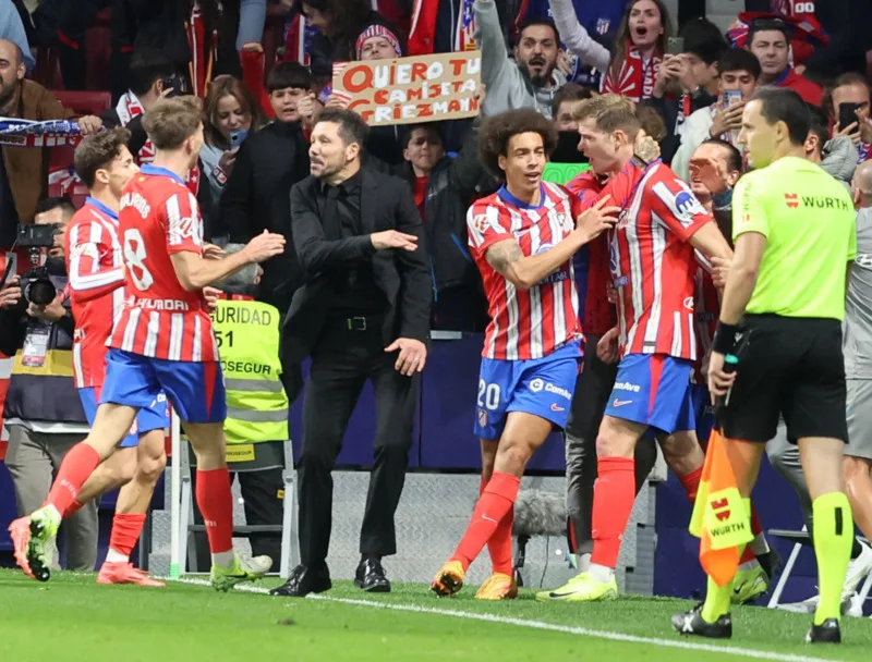 Diego Simeone xây dựng bản sắc Atlético Madrid dựa trên tinh thần tập thể, sự kỷ luật và khả năng cạnh tranh bền bỉ.